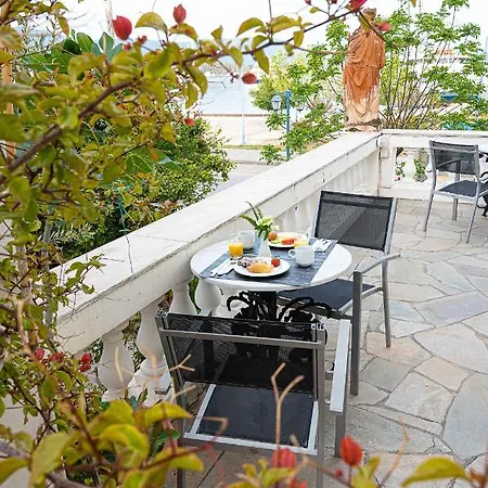 Dionysos Hotel Poros Town