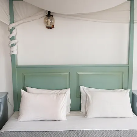 Dionysos 3* Poros Town